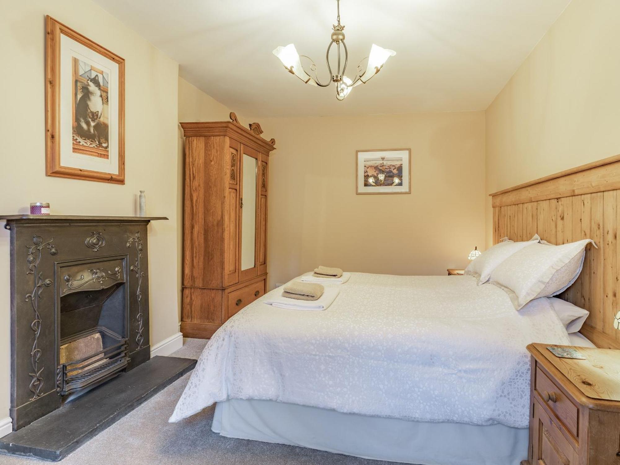 Pwll Farmhouse Llanllawdog Esterno foto