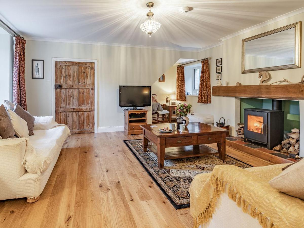 Pwll Farmhouse Llanllawdog Esterno foto