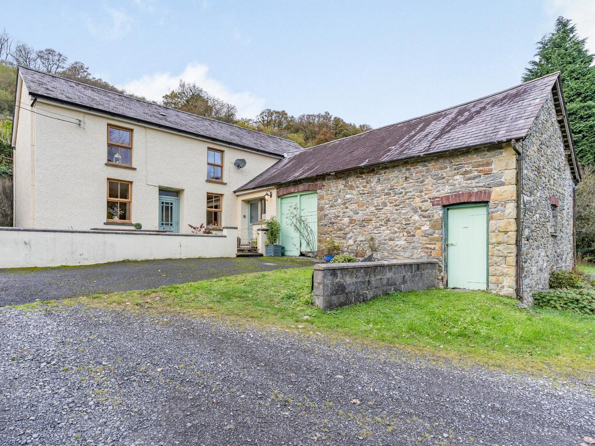 Pwll Farmhouse Llanllawdog Esterno foto