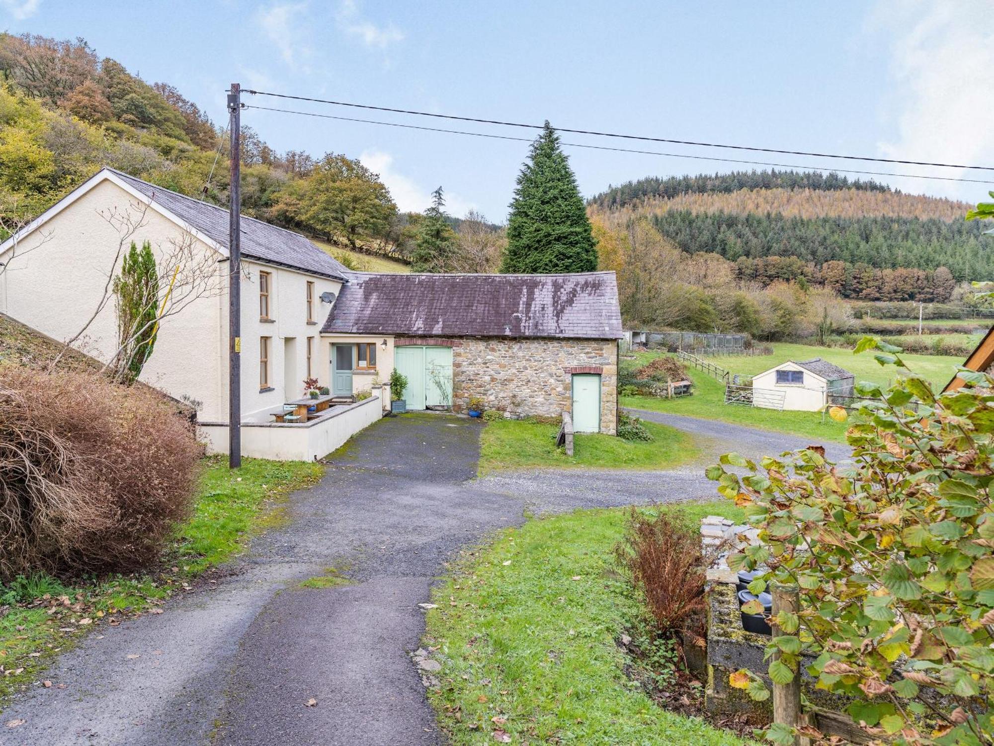 Pwll Farmhouse Llanllawdog Esterno foto